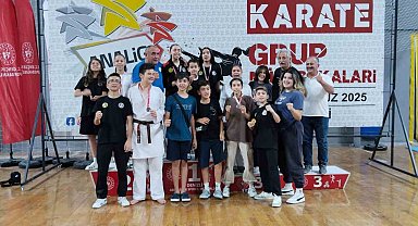 Eskişehirli sporcular karate turnuvasında kürsüden inmedi