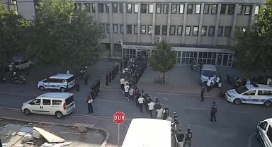 Eskort ilanı için lüks villaya çağrı merkezi kurup 11 milyon dolandıran 17 şüpheli tutuklandı