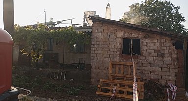 Evde çıkan yangında yatağa bağımlı yaşlı kadın hayatını kaybetti