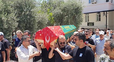 Evinde ölü bulunan yarış spikeri toprağa verildi
