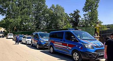 Evinde silahla vurulmuş halde bulundu