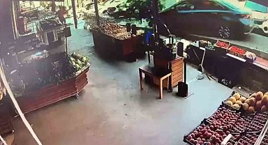 Eyüpsultan'da otomobil kaldırıma çıktı: Market çalışanının ölümden döndüğü anlar kameraya yansıdı