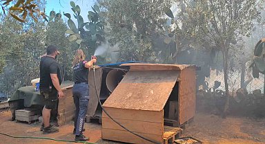 Farklı noktalarda çıkan otluk ve ağaçlık yangını evlere birkaç metre kala söndürüldü