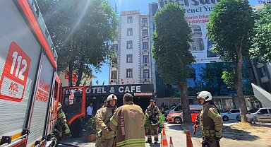 Fatih'te otelin yemekhanesinde çıkan yangın paniğe yol açtı