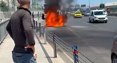 Fatih'te seyir halindeki otomobil alev topuna döndü