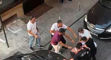 Fatih'te yol verme kavgası kamerada
