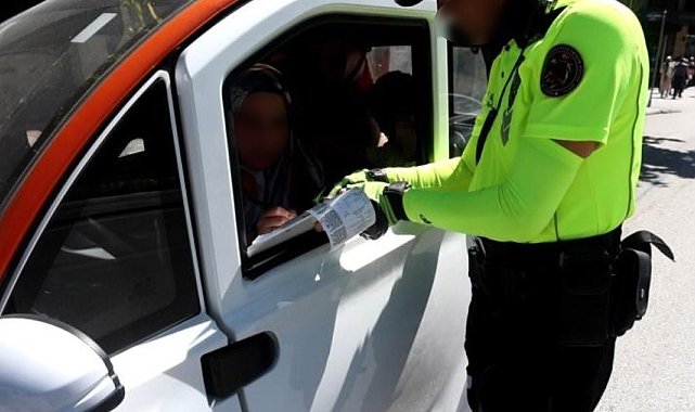 Fazla yolcu taşıyan sürücüden polise '3 çocuk 1 kişi yapar' savunması