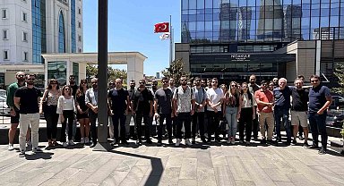 Felece Teknoloji çalışanları, şirketin genel merkezi önünde eylem yapıyor