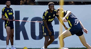 Fenerbahçe, günün ilk antrenmanını yaptı