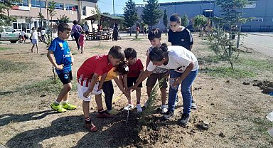 Fidanlar toprakla buluştu can suyu verildi