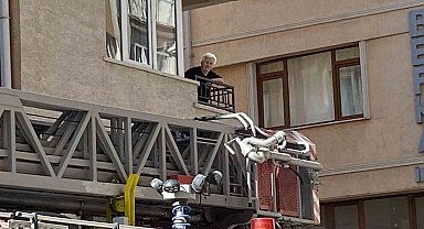 Fırın bacasında yangın çıktı, mahalleli o anları endişeyle izledi