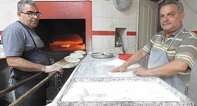 Fırın çalışanlarının sıcak havadaki zorlu mesaisi