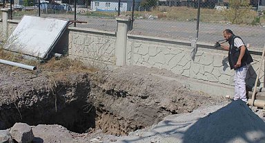 Foseptik inşaatında üzerine taş düşen işçi yaralandı