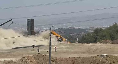 Freni patlayan vinç iki aracı biçerek uçuruma yuvarlandı: 2 ağır yaralı