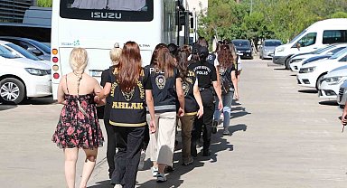 Fuhuş bahanesiyle çağırdıkları kişileri gasp ettiler