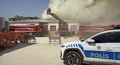 Gaziantep'te meslek lisesinin mobilya atölyesinde yangın