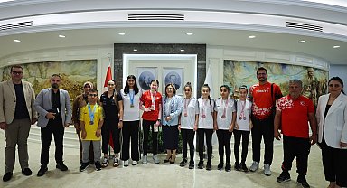 Gaziantep'in şampiyonları Başkan Şahin'le bir araya geldi