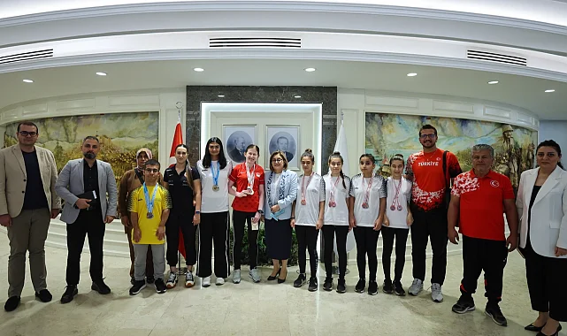Gaziantep'in şampiyonları Başkan Şahin'le bir araya geldi
