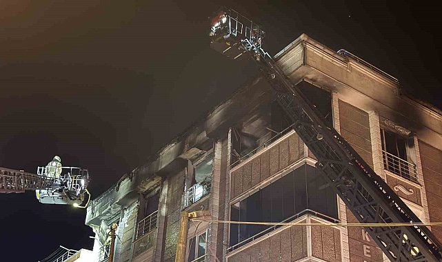 Gaziosmanpaşa'da 6 katlı binada çıkan yangın paniğe neden oldu