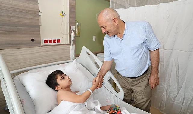 Gebze'de sünnet olan miniklere moral ziyareti
