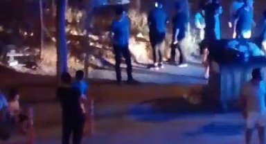 Gece saatlerinde çıkan yangın mahalleliyi sokağa döktü