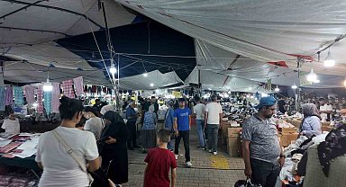 Gediz Tarhana Festivali'nde Kıyafet Pazarı yoğun ilgi görüyor