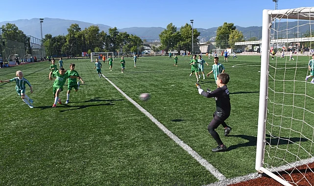 Geleceğin futbolcuları Osmangazi'de sahaya çıktı