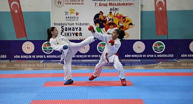 Genç karateciler Ağrı'da madalya için ter döktü