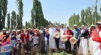 Gençler hasat etkinliği ile üretim süreçlerini yakından deneyimliyor