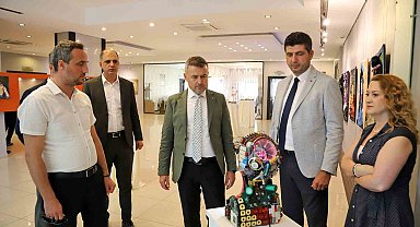 Geri dönüşüm ve sanat el ele verdi: Atıktan Sanata Sergisi açıldı