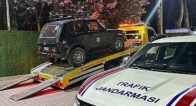 Gökçeada'da tuz gölünde arazi aracıyla drift yaptı