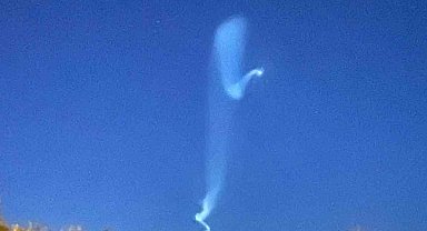 Gökyüzündeki tanımlanamayan cisim merak uyandırdı: O anlar kamerada