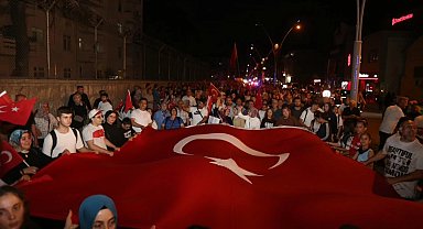 Gölcük yine dimdik ayakta