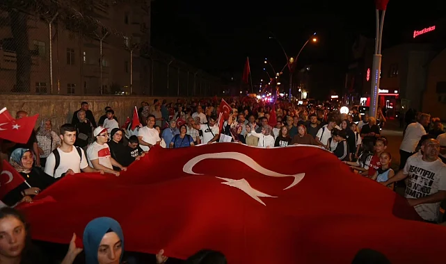 Gölcük yine dimdik ayakta