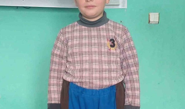 Gölette boğulma tehlikesi geçiren çocuğu imam kurtardı