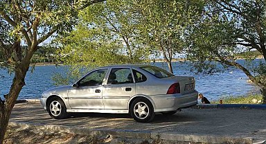 Gölpark içindeki yürüyüş parkuru üzerine park eden sürücü hakkında işlem yapıldı