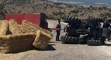 Gönen'de saman yüklü traktör devrildi