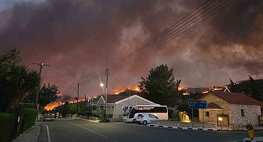 Güney Kıbrıs'ta çıkan orman yangınlarında birçok köy tahliye edildi