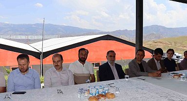 Güzel kardeşlerden babalarına vefa