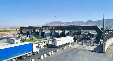 Habur'da dev kaçakçılık operasyonu: 122 milyon TL'lik kaçak telefon ele geçirildi