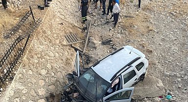 Hafif ticari araç şarampole yuvarlandı: 1 yaralı