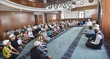 Hafızlığı bitiren öğrenci Kur'an-ı Kerim'i bir günde hatmetti