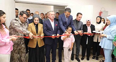 Hakkari'de 1940 ve 1960'lara ait gelinlikler sergilendi