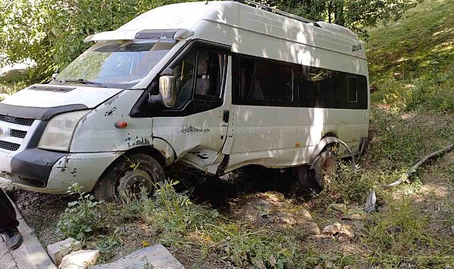 Hakkari'de minibüs takla attı, 7 kişi yaralandı