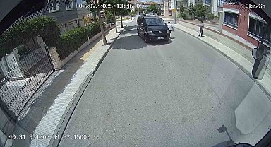 Halk otobüsü şoförünün dikkati kazayı önledi: O anlar kamerada