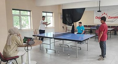 Hamur'da masa tenisi turnuvası yapıldı