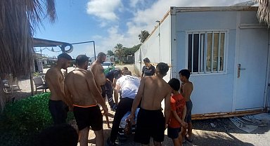 Hatay'da denizde akıntıya kapılan 2 gencin korku dolu anları kamerada