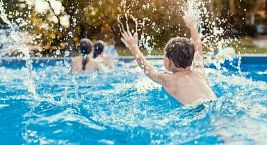 Havuz keyfi hastalık riski taşıyor... Çocuklara önemli uyarılar