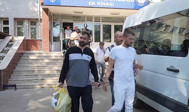 Hırsızlık suçundan 52 yıl hükümlü şahıs saklandığı tuvalette yakalandı: O anlar kamerada