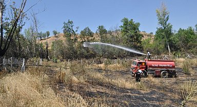 Hobi bahçesinde çıkan yangın 8 dönüm yulaf tarlasını küle çevirdi